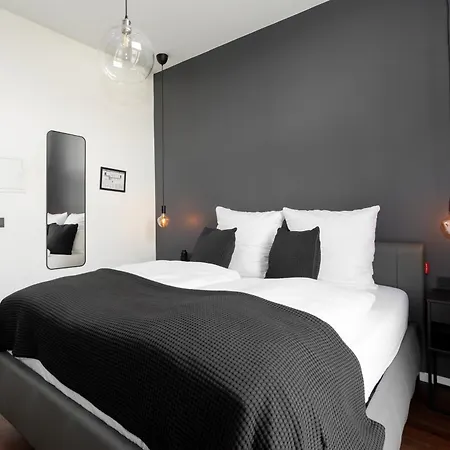 Deluxe Hotel